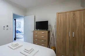 Beautiful Pet Friendly 1BR Cottage With Patio - Image 3