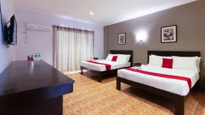RedDoorz at KM 50 Aguinaldo Highway Tagaytay - Vaccinated Staff - Image 3