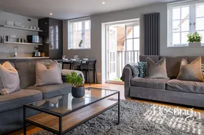 Modern Luxury Apartment In The Heart of Henley - Image 4
