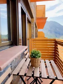 Apartament dúplex amb vistes al Pirineu català - Image 3