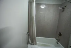 Economy Inn & Suites Rocky Mountain - Image 4
