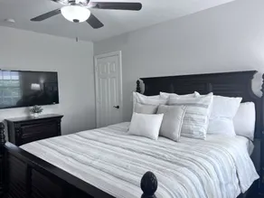 Fantastic 5 Bedroom 4 Bath Home With new Pool & Jacuzzi - Image 4