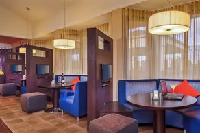 Courtyard by Marriott Hampton - Image 5