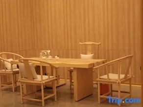 Man Island Hotel - Image 3