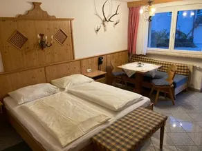 Family room, shower, toilet, 2 bed rooms - Image 2