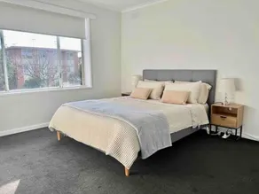 Large two bedroom apartment in Glen Iris - Image 2