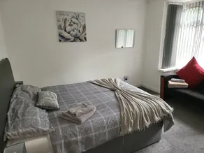Lovely 2-Bed Apartment In Birmingham - Image 2