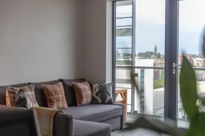 Waterfront West End Apartment - Image 5