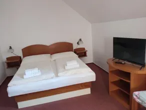 Zámecký Hotel U Rajských - Image 2