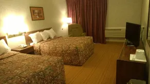 Econo Lodge - Image 2