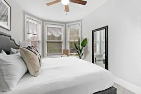 3BR on Bustling street,easy walk to Shops & Dining - Image 2