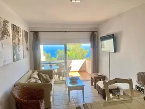 Semi detached house with an impressive view of the sea and the valley - Image 4