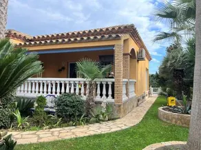 Casa Con Jardin Y Piscina En El Nau - Image 2