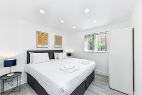 Woodstock House Apartments - Image 2