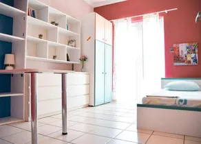 Spacious & Bright flat with balcony - Image 2