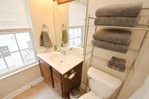 Walk to Notre Dame Spacious 3BR Townhome w Garage Family-friendly Amenities 123p - Image 3