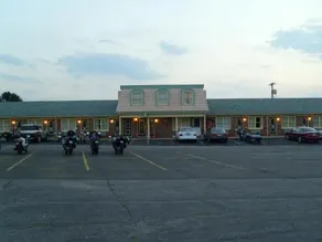 Relax Inn Shelby - Image 2