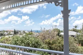 Coco's - Coastal style beach house with views - Image 2