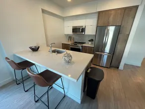 Modern Retreat in Koreatown - Image 3