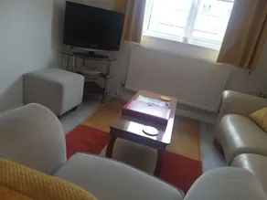 1-bed Seaside Retreat - Sleeps 2, Parking & Garden - Image 3