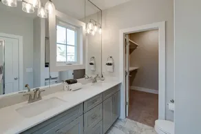 Cumberland Emerald - Walk to Dining - Image 4