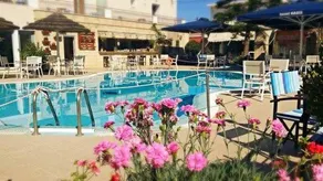 Oasis Hotel - Image 4