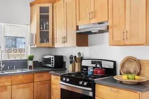 4BR Bungalow in Echo Park - Image 4