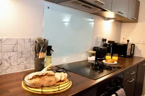 Stunning 1-Bed Apartment In Sheffield City Centre - Image 2