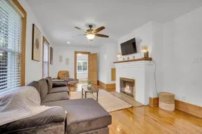 Lovely Bright Lansing Home 3 Bedrooms 2 Bathrooms - Image 2