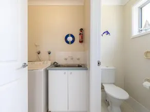 Sunset Place' 1/29 Sunset Boulevard- gorgeous townhouse so close to the water - Image 3