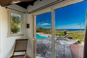 Tipica Casa Sarda con Piscina Privata e Vista Mare - Image 4