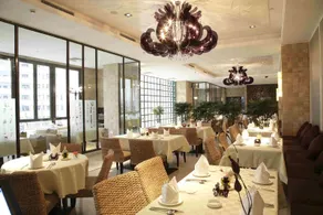 Q Hotel - Image 3