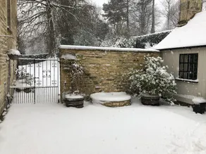 Courtyard Cottage - Image 2