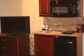 Maron Hotel & Suites - Image 4