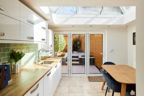 The Elmbridge Getaway Glamorous 2BDR with Garden - Image 5
