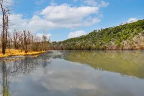 Cozy Lakefront Cottage Getaway Branson MO. - Image 3