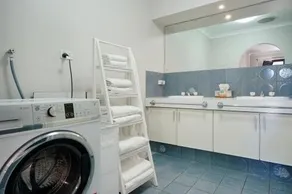 Garden City Luxury Apt - Image 3