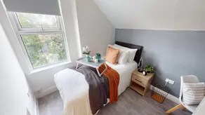 Queen House - Image 5
