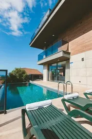 Royal Blue Luxury Villas - Image 4