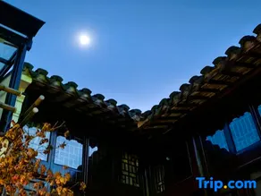 Zhouzhuang Yinlu Courtyard Riverside Garden Boutique Hotel - Image 5