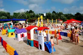 Hotel Delta - Image 2
