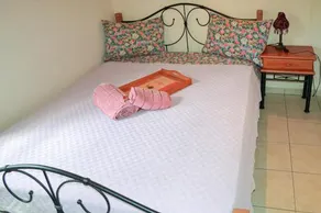 Eclectic Residence With Beach At The Doorstep - Image 2
