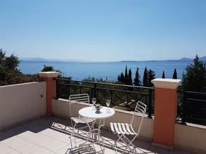 6 Emerald Bay - Image 4