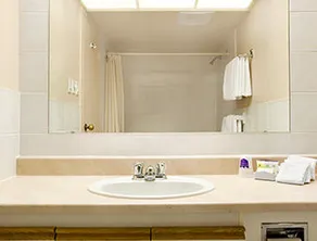 Knights Inn Harbour Resort And Hotel - Image 3