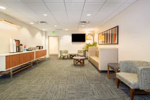 Holiday Inn Express Hoge Hall - Image 5