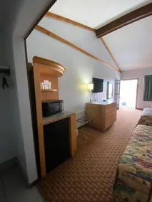 Bridgman Inn - Image 4