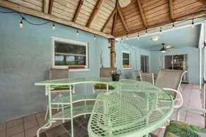 Salt Water Heated Pool Home with a Tiki Bar a Garage Game Room and 4 Bikes - Image 4