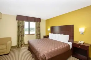 AmericInn by Wyndham Council Bluffs - Image 4