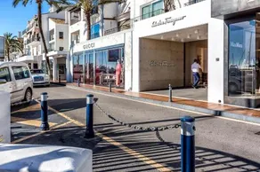 Luxury Holiday Apartment in Puerto Banus Marina with sea views - Image 5