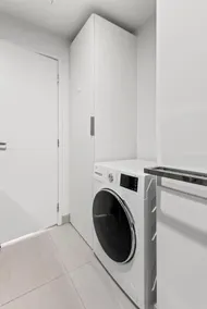 Stylish 2-Bedroom Preston Apartment Near Transport - Image 5